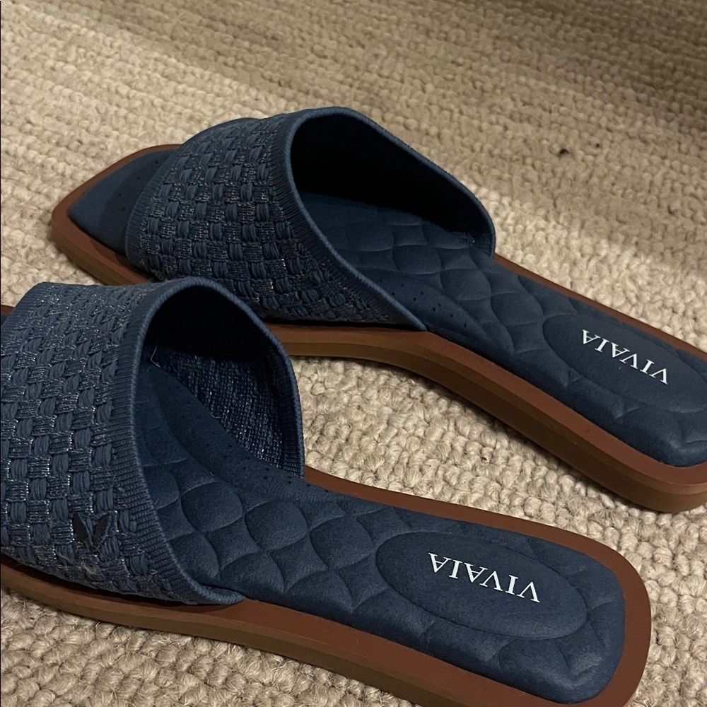 VIVAIA Women's Navy Woven Slide Sandals - Picture 2 of 3
